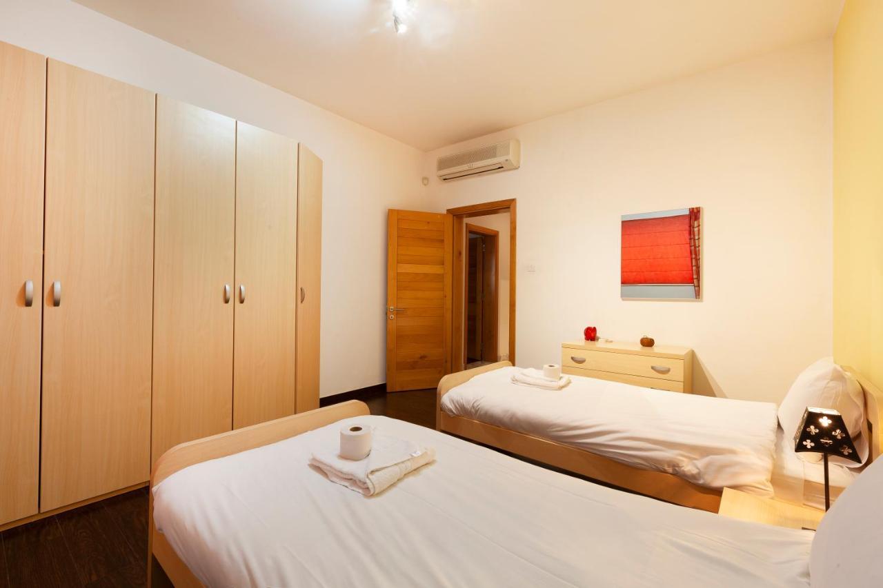Spacious Seafront Apt With Living, Sofa, Wifi & Ac By 360 Estates スリーマ エクステリア 写真