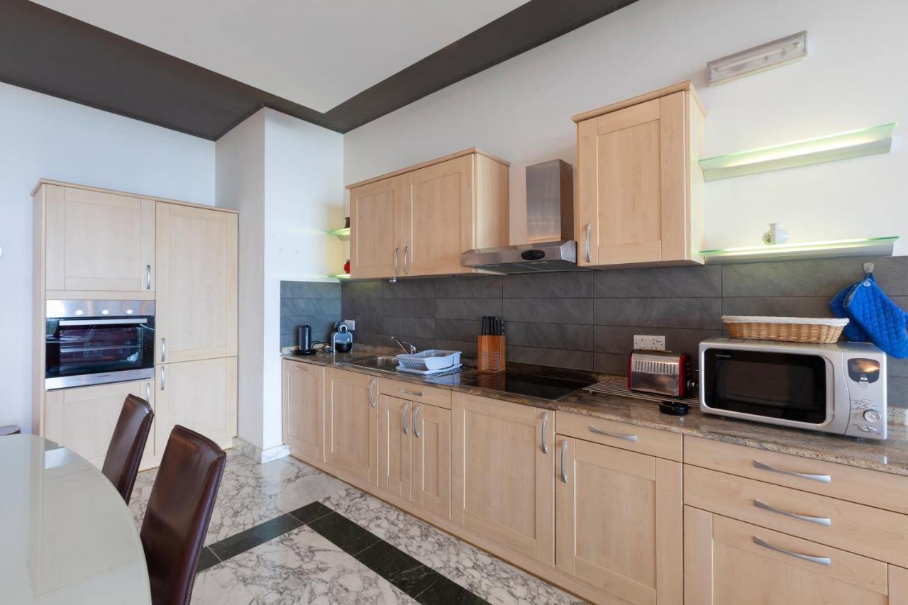 Spacious Seafront Apt With Living, Sofa, Wifi & Ac By 360 Estates スリーマ エクステリア 写真